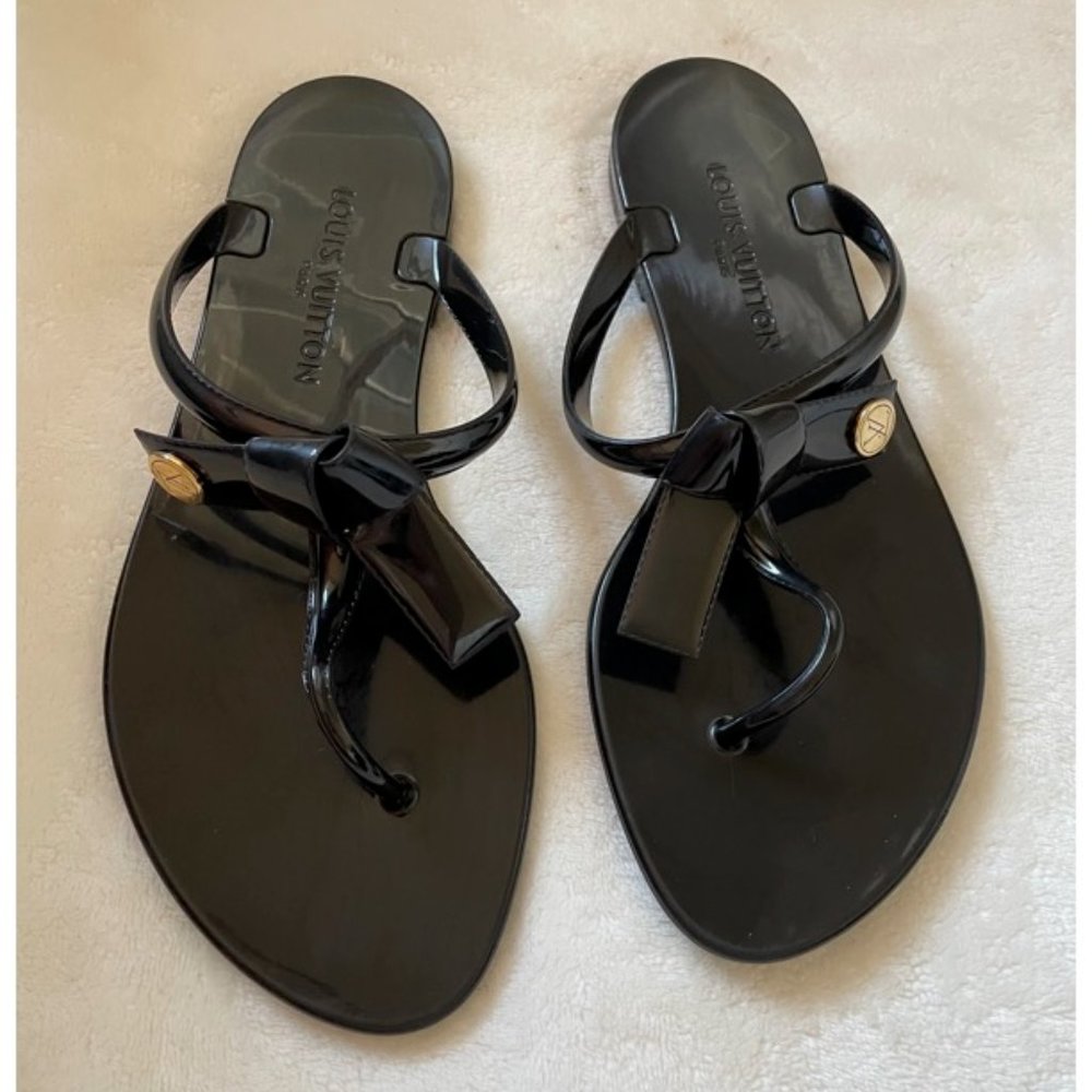 LOUIS VUITTON Black Rubber Flip Flops: EUR 39/USA 8